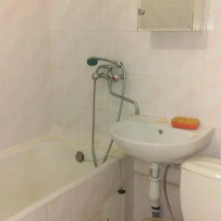 Вул. Бажова, 8. Поряд Метро Apartment Kyiv
