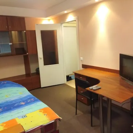 Вул. Бажова, 8. Поряд Метро Apartment